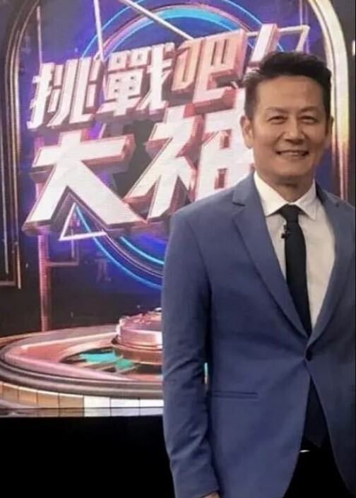 猛男草翻小母狗全程露脸丝袜情趣 - 937影院